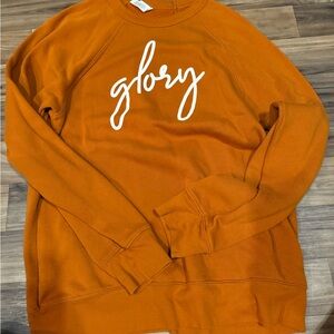 Crewneck sweatshirt.